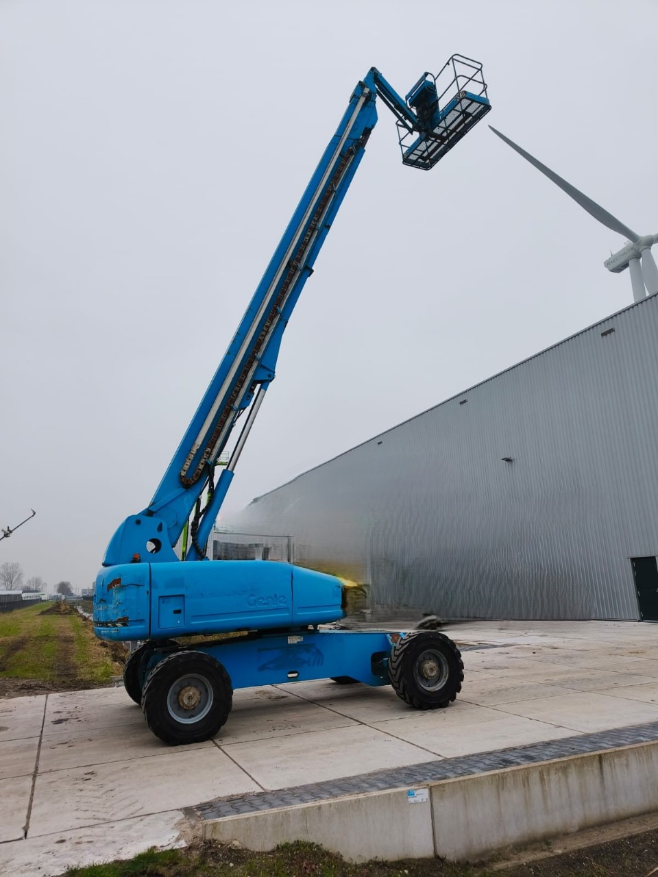 Sold - Articulated Boom Lift - View 3